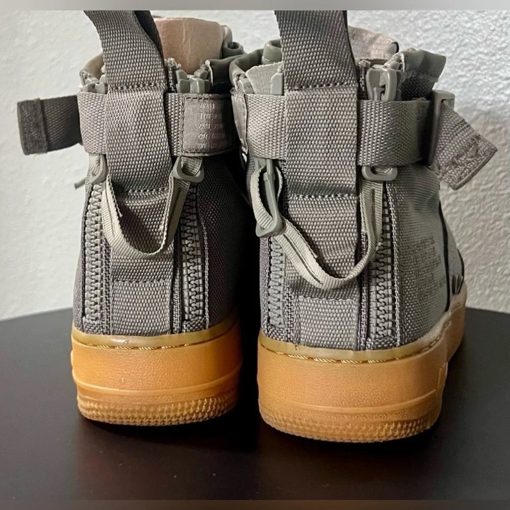 IOB Nike SF Air Force 1 Mid Dark Stucco Sneakers
Shoes Iconic Strap Collectible - Picture 7 of 16